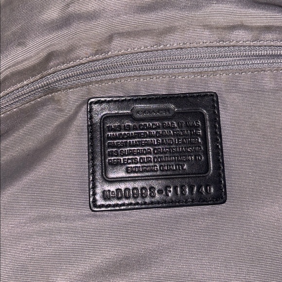 Black coach shoulder bag - Picture 3 of 4